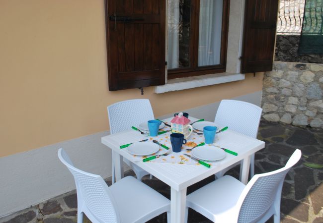 Ferienwohnung in Tignale - Lina's Home - Theater Home, mit Terrasse und Seeblick Ferienwohnung in Tignale - Lina's Home - Theater Home, mit Terrasse und Seeblick