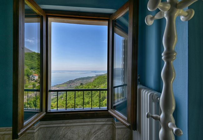 Ferienhaus in Gargnano - Al Pos by Theater Home, mit wunderschönem Seeblick Ferienhaus in Gargnano - Al Pos by Theater Home, mit wunderschönem Seeblick