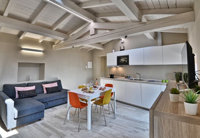Ferienwohnung in Tignale - Luna - Theater Home, im historischen Zentrum Ferienwohnung in Tignale - Luna - Theater Home, im historischen Zentrum