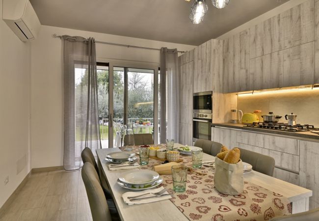 Ferienwohnung in Toscolano-Maderno - La Palma by Theater Home, in der Nähe des Zentrums und des Strandes  Ferienwohnung in Toscolano-Maderno - La Palma by Theater Home, in der Nähe des Zentrums und des Strandes