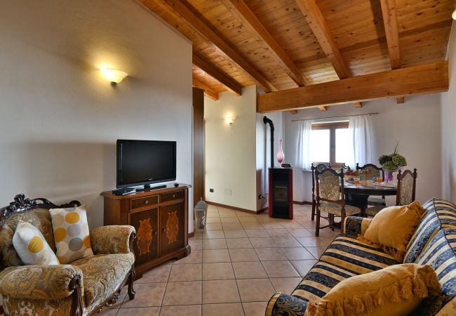Ferienwohnung in Tignale - Appartamento Maja - Theater Home, mit wunderschönem Seeblick Ferienwohnung in Tignale - Appartamento Maja - Theater Home, mit wunderschönem Seeblick