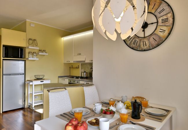 Ferienwohnung in Salò - Caroni Home, Theater Home - mit Schwimmbad und nur wenige Schritte vom Zentrum von Salò entfernt Ferienwohnung in Salò - Caroni Home, Theater Home - mit Schwimmbad und nur wenige Schritte vom Zentrum von Salò entfernt