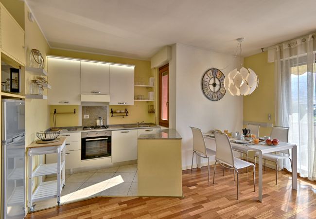 Ferienwohnung in Salò - Caroni Home, Theater Home - mit Schwimmbad und nur wenige Schritte vom Zentrum von Salò entfernt Ferienwohnung in Salò - Caroni Home, Theater Home - mit Schwimmbad und nur wenige Schritte vom Zentrum von Salò entfernt