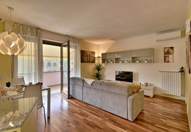 Ferienwohnung in Salò - Caroni Home, Theater Home - mit Schwimmbad und nur wenige Schritte vom Zentrum von Salò entfernt Ferienwohnung in Salò - Caroni Home, Theater Home - mit Schwimmbad und nur wenige Schritte vom Zentrum von Salò entfernt