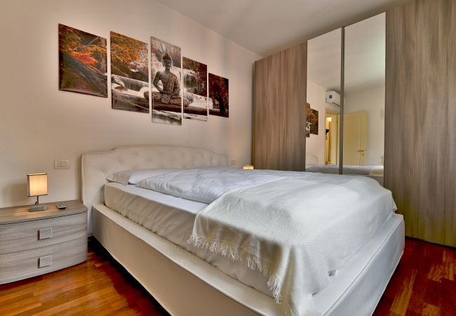 Ferienwohnung in Salò - Caroni Home, Theater Home - mit Schwimmbad und nur wenige Schritte vom Zentrum von Salò entfernt Ferienwohnung in Salò - Caroni Home, Theater Home - mit Schwimmbad und nur wenige Schritte vom Zentrum von Salò entfernt