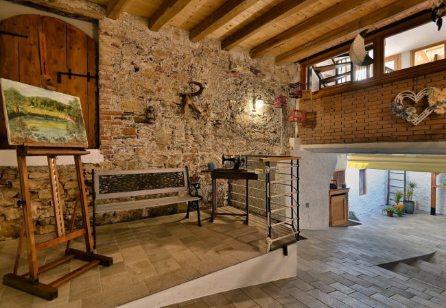 Ferienhaus in Tignale - Rustico Balòt 21 - Theater Home, mit Pool und Seeblick Ferienhaus in Tignale - Rustico Balòt 21 - Theater Home, mit Pool und Seeblick