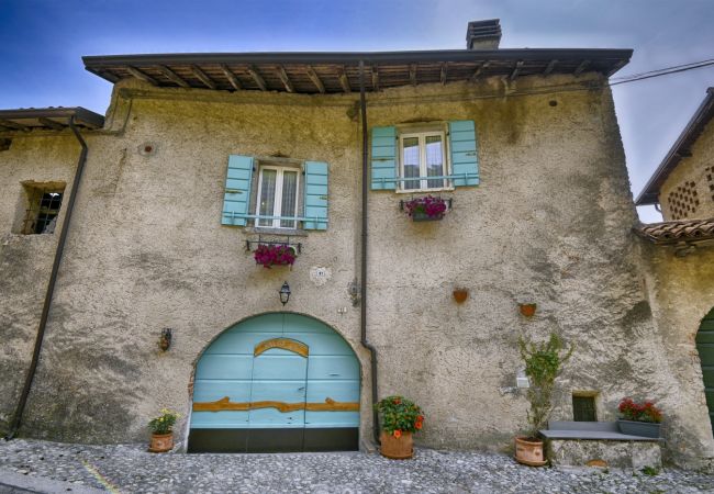 Ferienhaus in Tignale - Rustico Balòt 21 - Theater Home, mit Pool und Seeblick Ferienhaus in Tignale - Rustico Balòt 21 - Theater Home, mit Pool und Seeblick