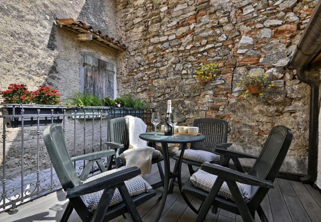 Ferienhaus in Tignale - Rustico Balòt 21 - Theater Home, mit Pool und Seeblick Ferienhaus in Tignale - Rustico Balòt 21 - Theater Home, mit Pool und Seeblick