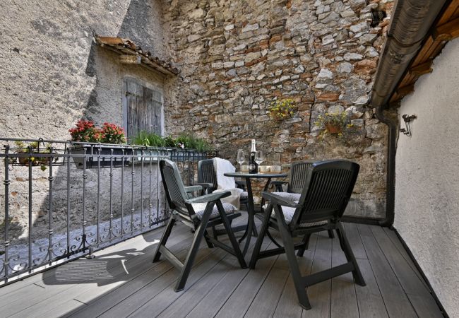 Ferienhaus in Tignale - Rustico Balòt 21 - Theater Home, mit Pool und Seeblick Ferienhaus in Tignale - Rustico Balòt 21 - Theater Home, mit Pool und Seeblick