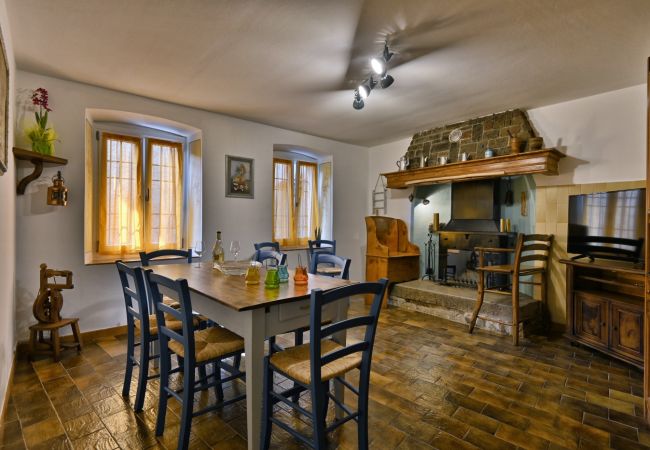Ferienhaus in Tignale - Rustico Balòt 21 - Theater Home, mit Pool und Seeblick Ferienhaus in Tignale - Rustico Balòt 21 - Theater Home, mit Pool und Seeblick