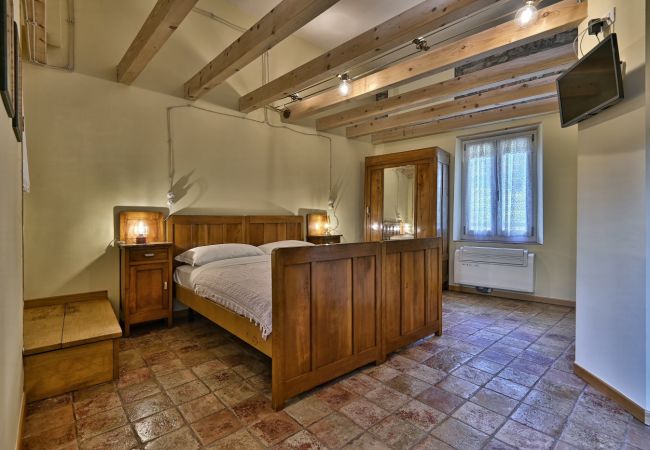 Ferienhaus in Tignale - Rustico Balòt 21 - Theater Home, mit Pool und Seeblick Ferienhaus in Tignale - Rustico Balòt 21 - Theater Home, mit Pool und Seeblick