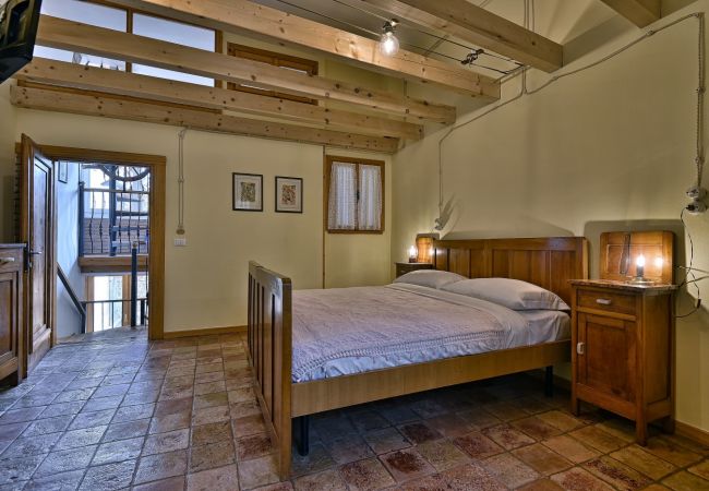 Ferienhaus in Tignale - Rustico Balòt 21 - Theater Home, mit Pool und Seeblick Ferienhaus in Tignale - Rustico Balòt 21 - Theater Home, mit Pool und Seeblick