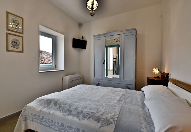 Ferienhaus in Tignale - Rustico Balòt 21 - Theater Home, mit Pool und Seeblick Ferienhaus in Tignale - Rustico Balòt 21 - Theater Home, mit Pool und Seeblick