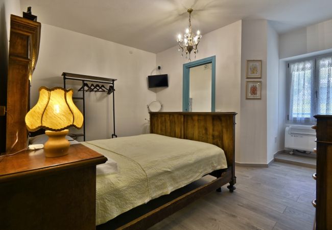 Ferienhaus in Tignale - Rustico Balòt 21 - Theater Home, mit Pool und Seeblick Ferienhaus in Tignale - Rustico Balòt 21 - Theater Home, mit Pool und Seeblick