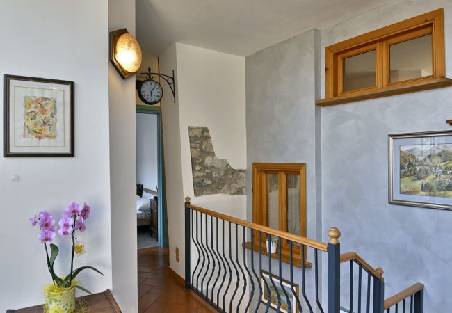 Ferienhaus in Tignale - Rustico Balòt 21 - Theater Home, mit Pool und Seeblick Ferienhaus in Tignale - Rustico Balòt 21 - Theater Home, mit Pool und Seeblick