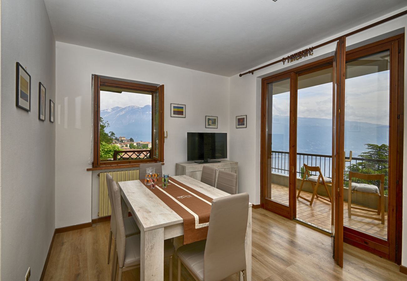 Ferienwohnung in Tignale - Casa mamma Gisella by Theater Home, mit wunderschönem Seeblick Ferienwohnung in Tignale - Casa mamma Gisella by Theater Home, mit wunderschönem Seeblick