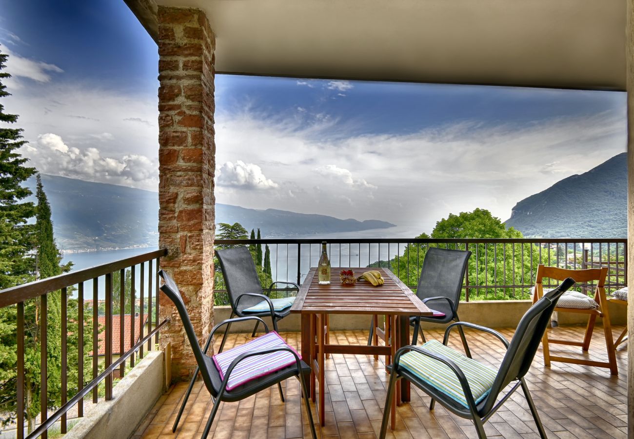 Ferienwohnung in Tignale - Casa mamma Gisella by Theater Home, mit wunderschönem Seeblick Ferienwohnung in Tignale - Casa mamma Gisella by Theater Home, mit wunderschönem Seeblick