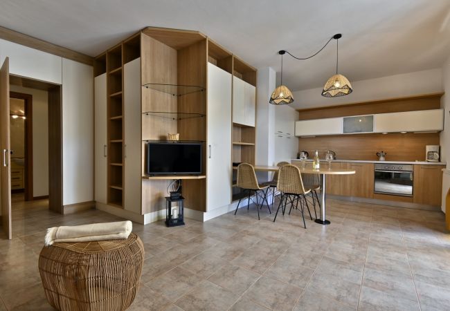 Ferienwohnung in Tignale - Appartamento Limone - Theater Home, mit wunderschönem Seeblick Ferienwohnung in Tignale - Appartamento Limone - Theater Home, mit wunderschönem Seeblick