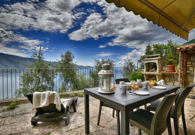 Ferienwohnung in Tignale - Appartamento Limone - Theater Home, mit wunderschönem Seeblick Ferienwohnung in Tignale - Appartamento Limone - Theater Home, mit wunderschönem Seeblick