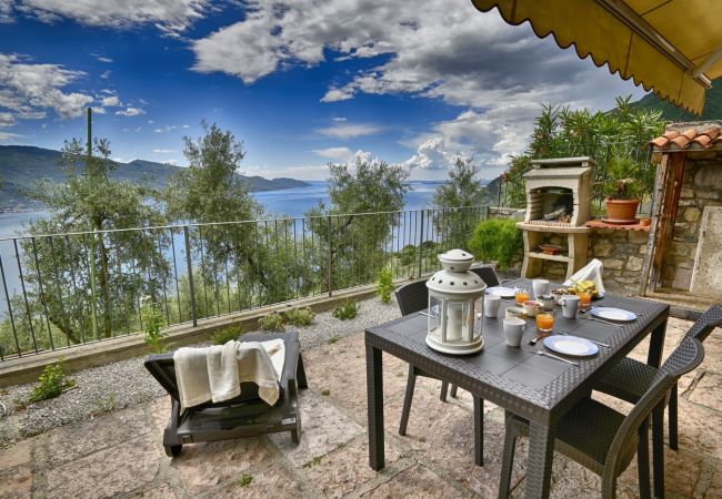 Ferienwohnung in Tignale - Appartamento Limone - Theater Home, mit wunderschönem Seeblick Ferienwohnung in Tignale - Appartamento Limone - Theater Home, mit wunderschönem Seeblick