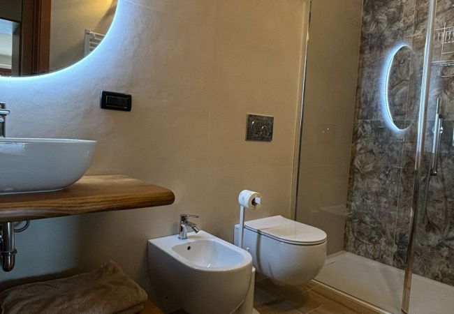 Ferienwohnung in Tignale - Appartamento Limone - Theater Home, mit wunderschönem Seeblick Ferienwohnung in Tignale - Appartamento Limone - Theater Home, mit wunderschönem Seeblick