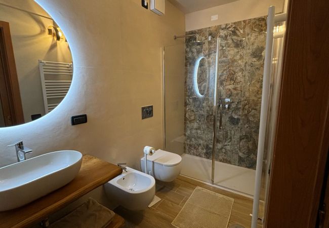Ferienwohnung in Tignale - Appartamento Limone - Theater Home, mit wunderschönem Seeblick Ferienwohnung in Tignale - Appartamento Limone - Theater Home, mit wunderschönem Seeblick