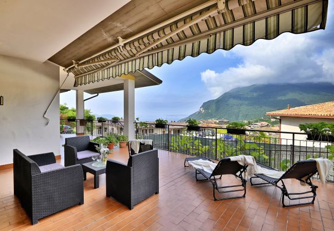 Ferienwohnung in Tignale - Casa Ledio by Theater Home - mit wunderschönem Seeblick Ferienwohnung in Tignale - Casa Ledio by Theater Home - mit wunderschönem Seeblick