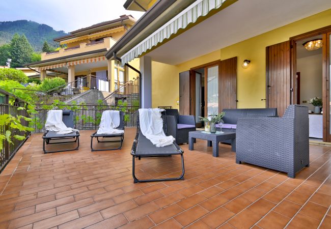 Ferienwohnung in Tignale - Casa Ledio by Theater Home - mit wunderschönem Seeblick Ferienwohnung in Tignale - Casa Ledio by Theater Home - mit wunderschönem Seeblick