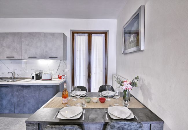 Ferienwohnung in Tignale - Casa Ledio by Theater Home - mit wunderschönem Seeblick Ferienwohnung in Tignale - Casa Ledio by Theater Home - mit wunderschönem Seeblick