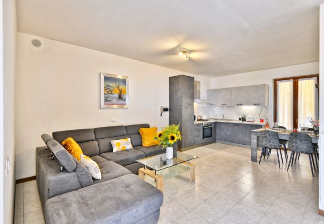 Ferienwohnung in Tignale - Casa Ledio by Theater Home - mit wunderschönem Seeblick Ferienwohnung in Tignale - Casa Ledio by Theater Home - mit wunderschönem Seeblick