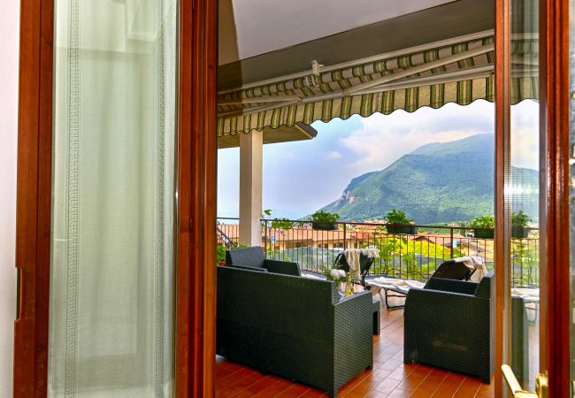 Ferienwohnung in Tignale - Casa Ledio by Theater Home - mit wunderschönem Seeblick Ferienwohnung in Tignale - Casa Ledio by Theater Home - mit wunderschönem Seeblick
