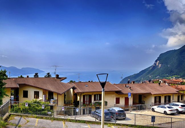 Ferienwohnung in Tignale - Casa Ledio by Theater Home - mit wunderschönem Seeblick Ferienwohnung in Tignale - Casa Ledio by Theater Home - mit wunderschönem Seeblick