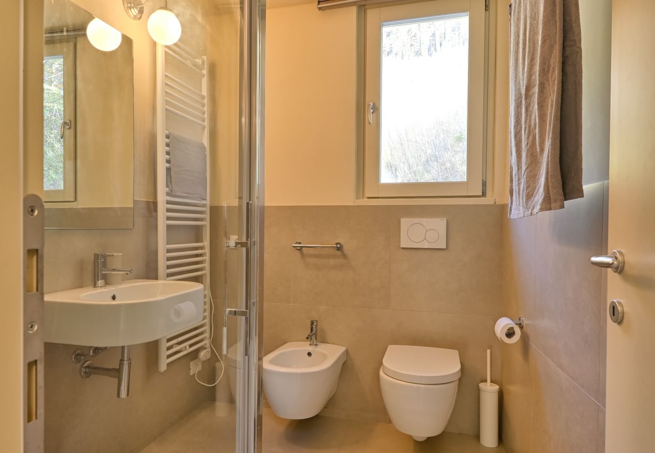 Ferienwohnung in Tignale - Appartamento Billy by Theater Home - mit seitlicher Seeblick und Garage Ferienwohnung in Tignale - Appartamento Billy by Theater Home - mit seitlicher Seeblick und Garage