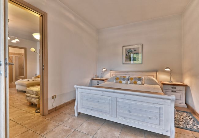 Ferienwohnung in Tignale - Appartamento Il Gufo by Theater Home - mit wunderschönem Seeblick Ferienwohnung in Tignale - Appartamento Il Gufo by Theater Home - mit wunderschönem Seeblick