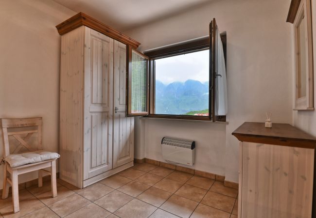 Ferienwohnung in Tignale - Appartamento Il Gufo by Theater Home - mit wunderschönem Seeblick Ferienwohnung in Tignale - Appartamento Il Gufo by Theater Home - mit wunderschönem Seeblick