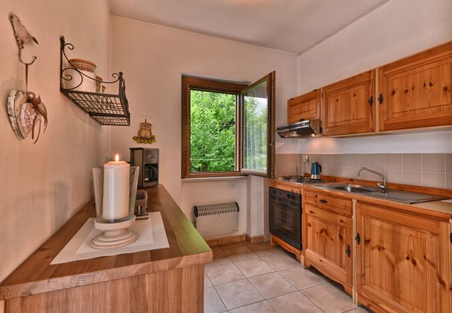 Ferienwohnung in Tignale - Appartamento Il Gufo by Theater Home - mit wunderschönem Seeblick Ferienwohnung in Tignale - Appartamento Il Gufo by Theater Home - mit wunderschönem Seeblick