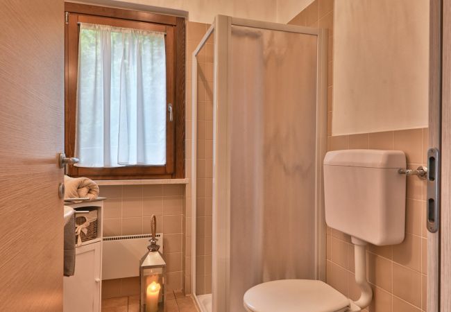 Ferienwohnung in Tignale - Appartamento Il Gufo by Theater Home - mit wunderschönem Seeblick Ferienwohnung in Tignale - Appartamento Il Gufo by Theater Home - mit wunderschönem Seeblick