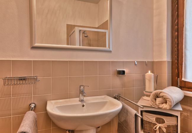 Ferienwohnung in Tignale - Appartamento Il Gufo by Theater Home - mit wunderschönem Seeblick Ferienwohnung in Tignale - Appartamento Il Gufo by Theater Home - mit wunderschönem Seeblick