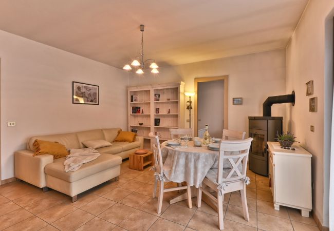 Ferienwohnung in Tignale - Appartamento Il Gufo by Theater Home - mit wunderschönem Seeblick Ferienwohnung in Tignale - Appartamento Il Gufo by Theater Home - mit wunderschönem Seeblick