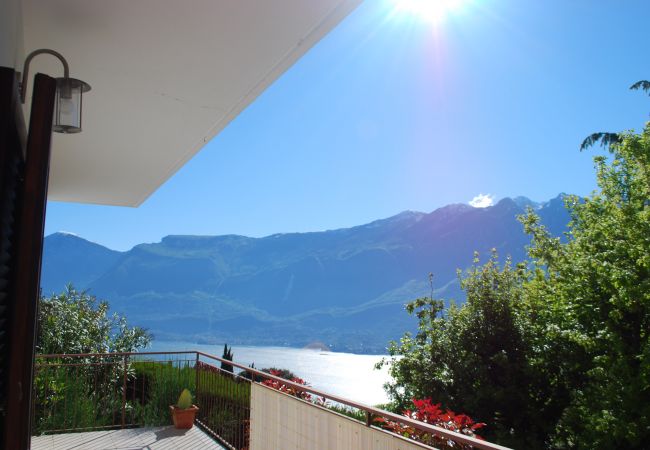 Ferienwohnung in Tignale - Appartamento Il Gufo by Theater Home - mit wunderschönem Seeblick Ferienwohnung in Tignale - Appartamento Il Gufo by Theater Home - mit wunderschönem Seeblick