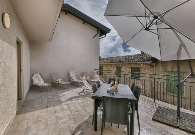 Ferienwohnung in Tignale - Appartamento Stella by Theater Home - mit großem Terrasse und teilweise Seeblick Ferienwohnung in Tignale - Appartamento Stella by Theater Home - mit großem Terrasse und teilweise Seeblick