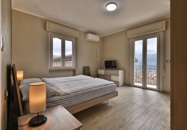 Ferienwohnung in Tignale - Appartamento Stella by Theater Home - mit großem Terrasse und teilweise Seeblick Ferienwohnung in Tignale - Appartamento Stella by Theater Home - mit großem Terrasse und teilweise Seeblick