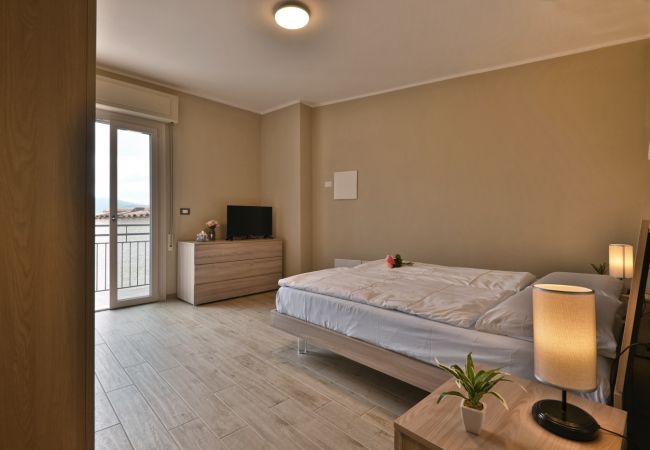 Ferienwohnung in Tignale - Appartamento Stella by Theater Home - mit großem Terrasse und teilweise Seeblick Ferienwohnung in Tignale - Appartamento Stella by Theater Home - mit großem Terrasse und teilweise Seeblick