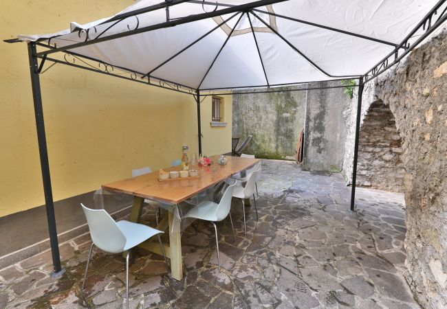 Ferienhaus in Gargnano - Al Poggio degli Ulivi by Theater Home - mit wunderschönem Seeblick Ferienhaus in Gargnano - Al Poggio degli Ulivi by Theater Home - mit wunderschönem Seeblick