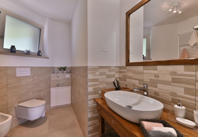 Ferienwohnung in Tignale - Appartamento Lucia by Theater Home - mit großem Balkon und Panoramablick Ferienwohnung in Tignale - Appartamento Lucia by Theater Home - mit großem Balkon und Panoramablick