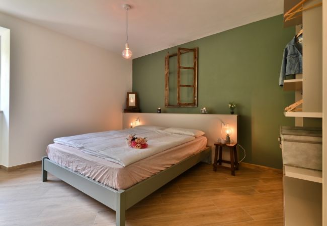 Ferienwohnung in Tignale - Appartamento Lucia by Theater Home - mit großem Balkon und Panoramablick Ferienwohnung in Tignale - Appartamento Lucia by Theater Home - mit großem Balkon und Panoramablick