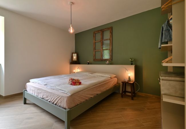 Ferienwohnung in Tignale - Appartamento Lucia by Theater Home - mit großem Balkon und Panoramablick Ferienwohnung in Tignale - Appartamento Lucia by Theater Home - mit großem Balkon und Panoramablick