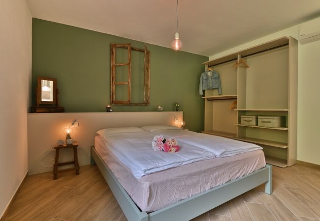 Ferienwohnung in Tignale - Appartamento Lucia by Theater Home - mit großem Balkon und Panoramablick Ferienwohnung in Tignale - Appartamento Lucia by Theater Home - mit großem Balkon und Panoramablick
