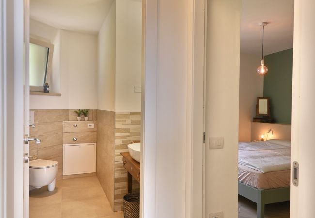 Ferienwohnung in Tignale - Appartamento Lucia by Theater Home - mit großem Balkon und Panoramablick Ferienwohnung in Tignale - Appartamento Lucia by Theater Home - mit großem Balkon und Panoramablick