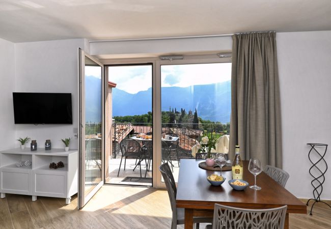 Ferienwohnung in Tignale - Appartamento Lucia by Theater Home - mit großem Balkon und Panoramablick Ferienwohnung in Tignale - Appartamento Lucia by Theater Home - mit großem Balkon und Panoramablick
